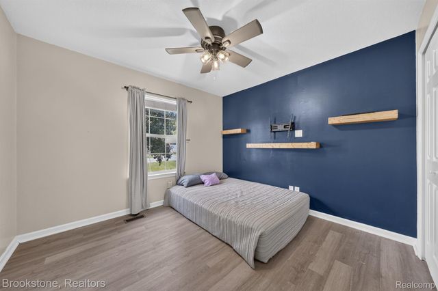 6098 Hedgerow Circle, Burton, MI 48439