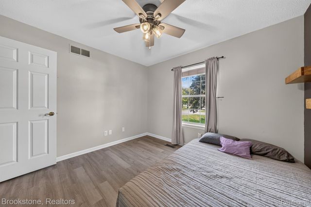 6098 Hedgerow Circle, Burton, MI 48439