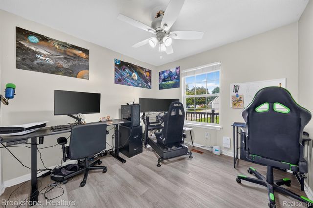 6098 Hedgerow Circle, Burton, MI 48439