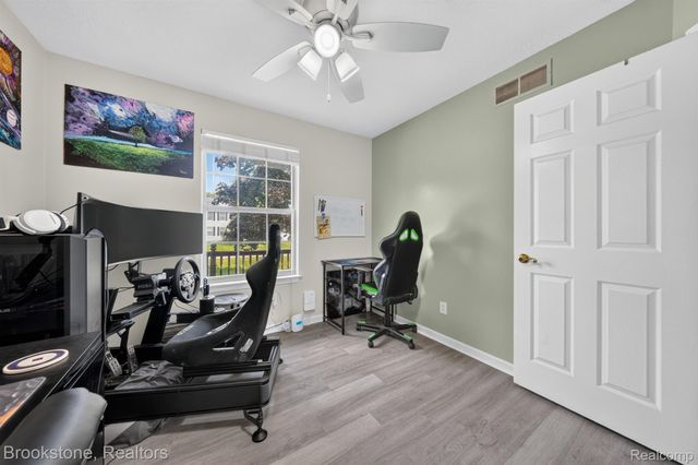6098 Hedgerow Circle, Burton, MI 48439