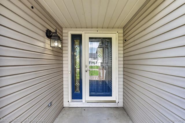 6098 Hedgerow Circle, Burton, MI 48439