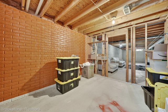 6098 Hedgerow Circle, Burton, MI 48439