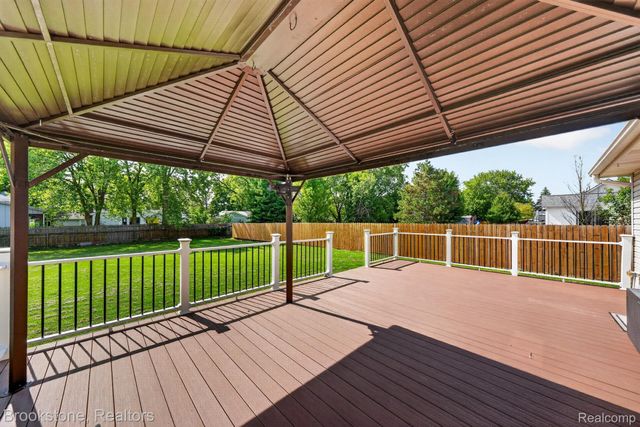 6098 Hedgerow Circle, Burton, MI 48439