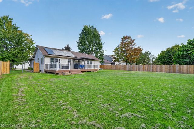 6098 Hedgerow Circle, Burton, MI 48439