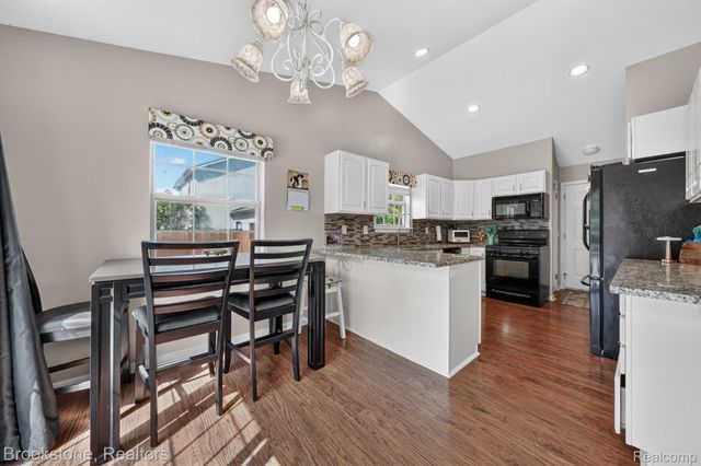 6098 Hedgerow Circle, Burton, MI 48439