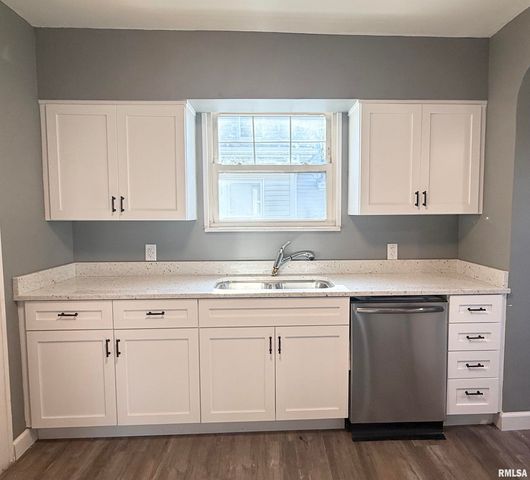 2421 W MOSS Avenue, West Peoria, IL 61604