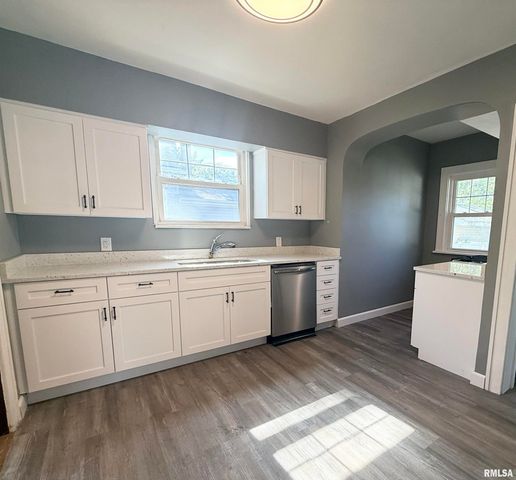 2421 W MOSS Avenue, West Peoria, IL 61604