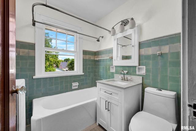 2421 W MOSS Avenue, West Peoria, IL 61604
