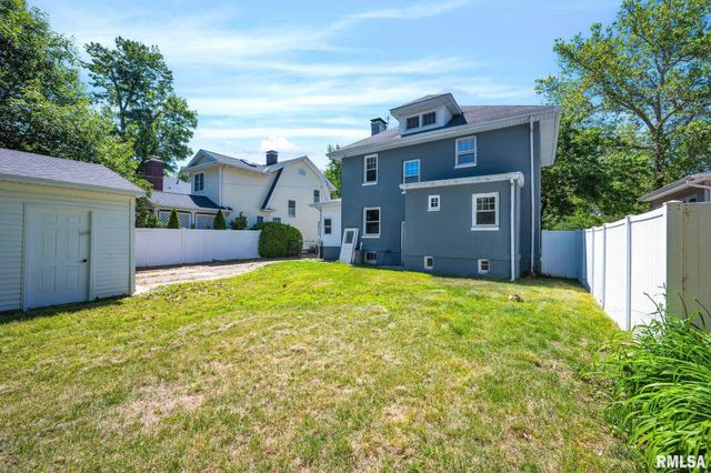 2421 W MOSS Avenue, West Peoria, IL 61604
