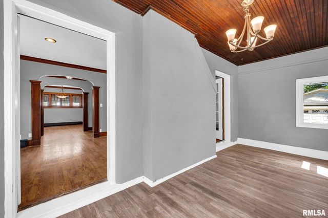2421 W MOSS Avenue, West Peoria, IL 61604