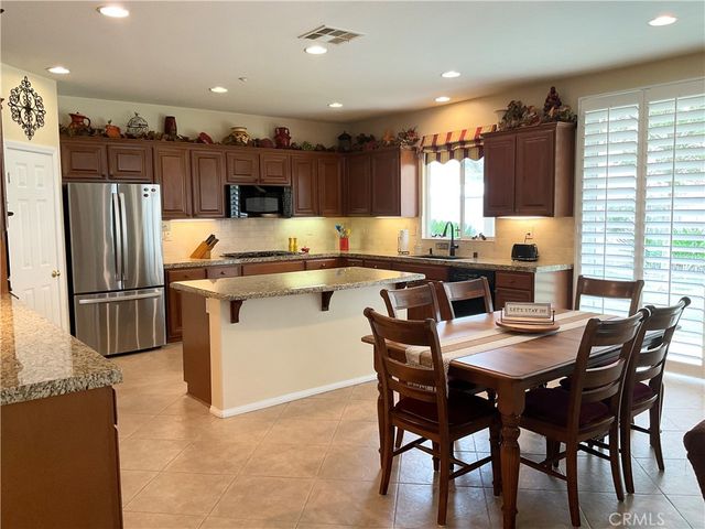 7123 Hidden Court, Highland, CA 92346