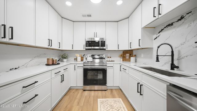 4034 RETFORD Drive, Jacksonville, FL 32225