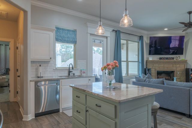 106 Champions Dr, Hallsville, TX 75650