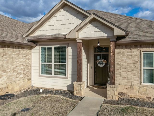 106 Champions Dr, Hallsville, TX 75650