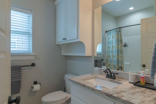 106 Champions Dr, Hallsville, TX 75650