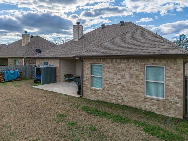 106 Champions Dr, Hallsville, TX 75650