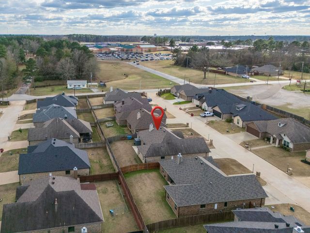 106 Champions Dr, Hallsville, TX 75650