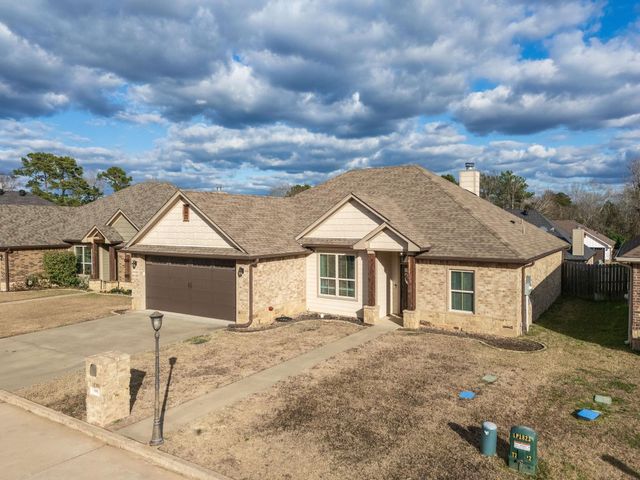 106 Champions Dr, Hallsville, TX 75650