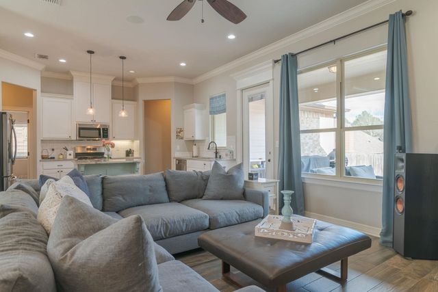 106 Champions Dr, Hallsville, TX 75650