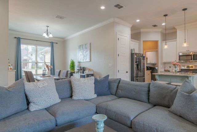 106 Champions Dr, Hallsville, TX 75650