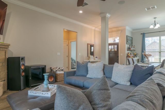 106 Champions Dr, Hallsville, TX 75650