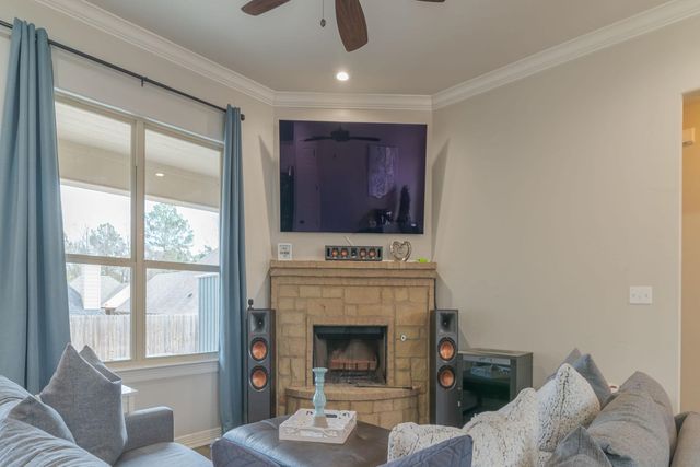 106 Champions Dr, Hallsville, TX 75650