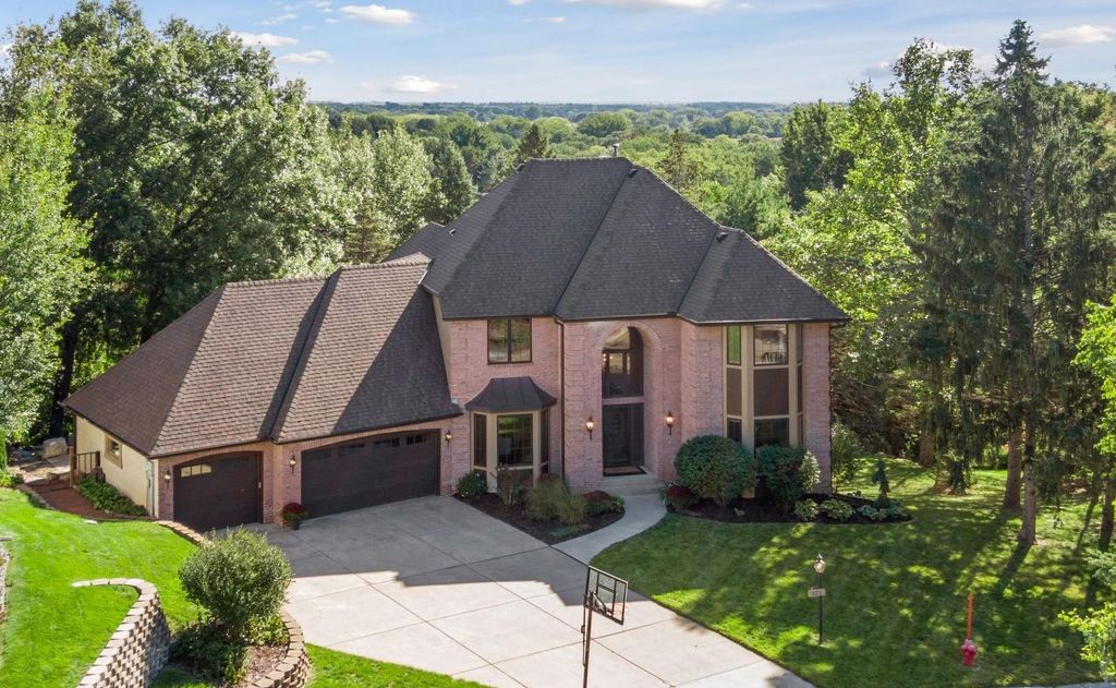 685 Valley View Court, Shoreview, MN 55126 — photo 2
