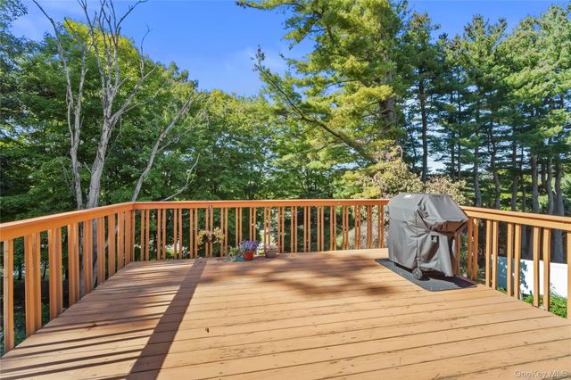 18 Buena Vista Avenue, Peekskill, NY 10566