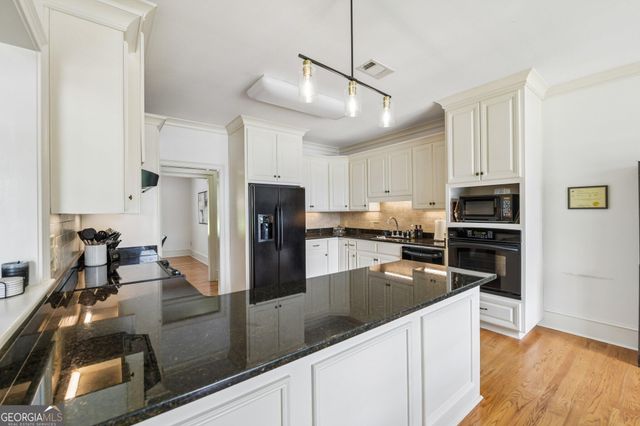 115 Lakeshore Court NE, Milledgeville, GA 31061