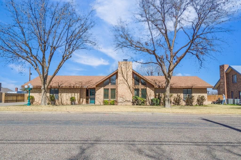 2507 E 24th St, Big Spring, TX 79720