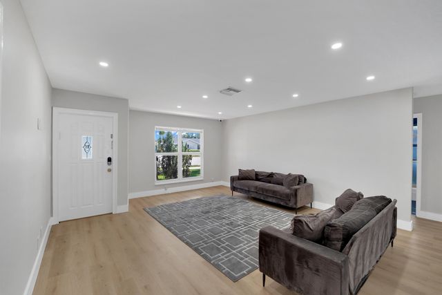 600 NW 12th Avenue, Boca Raton, FL 33486