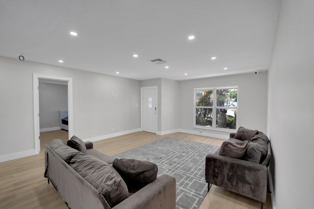 600 NW 12th Avenue, Boca Raton, FL 33486