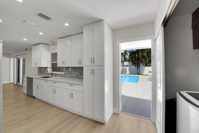 600 NW 12th Avenue, Boca Raton, FL 33486