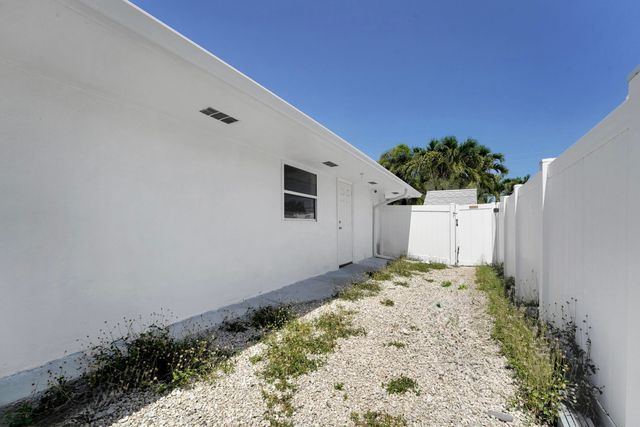 600 NW 12th Avenue, Boca Raton, FL 33486