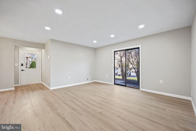 802 BEGONIA CT, Jackson, NJ 08527