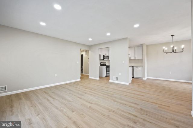 802 BEGONIA CT, Jackson, NJ 08527
