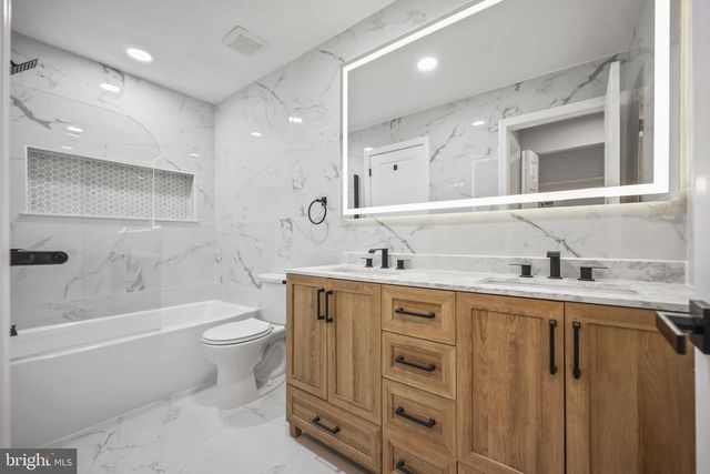 802 BEGONIA CT, Jackson, NJ 08527