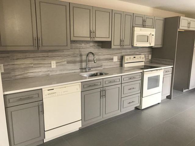 142 SW 8th Avenue Apt D, Delray Beach, FL 33444