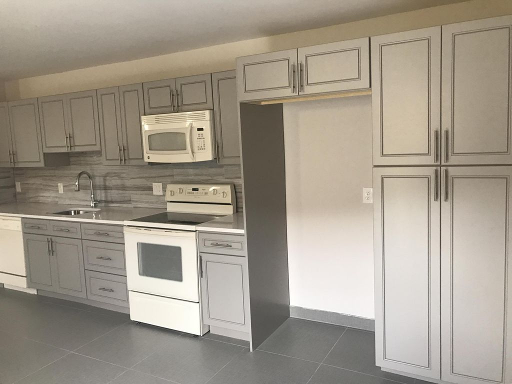142 SW 8th Avenue Apt D, Delray Beach, FL 33444