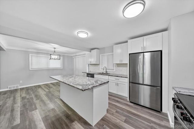 14203 Fenton, Redford Charter Township, MI 48239