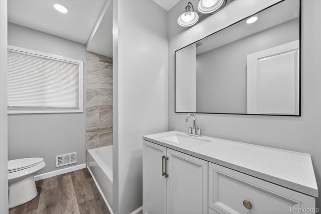 14203 Fenton, Redford Charter Township, MI 48239