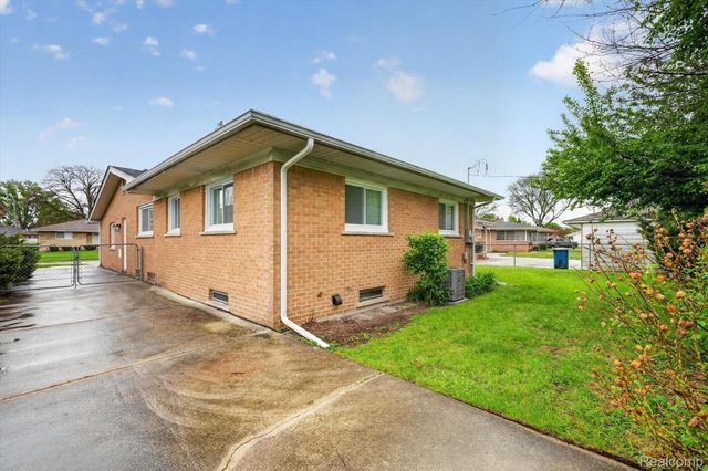 14203 Fenton, Redford Charter Township, MI 48239