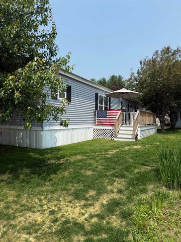 8 Sir Lancelot Drive, Exeter, NH 03833