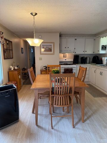 8 Sir Lancelot Drive, Exeter, NH 03833
