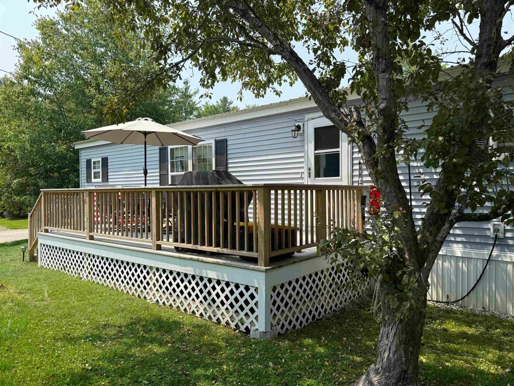 8 Sir Lancelot Drive, Exeter, NH 03833