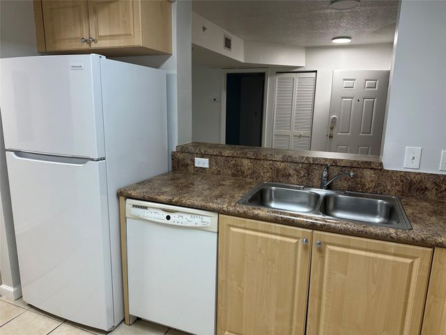 529 E Sheridan St 108, Dania Beach, FL 33004