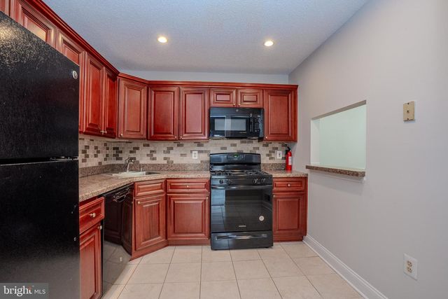 22 AMBERLY CT, Franklin Park, NJ 08823