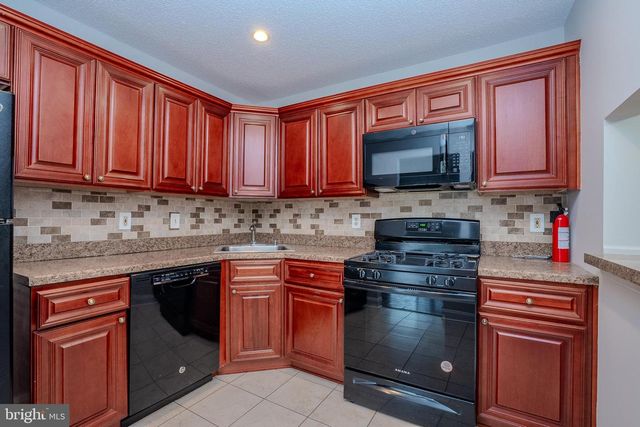 22 AMBERLY CT, Franklin Park, NJ 08823