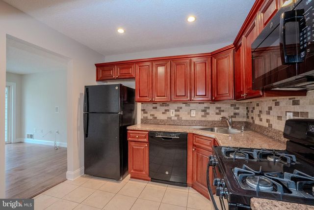 22 AMBERLY CT, Franklin Park, NJ 08823