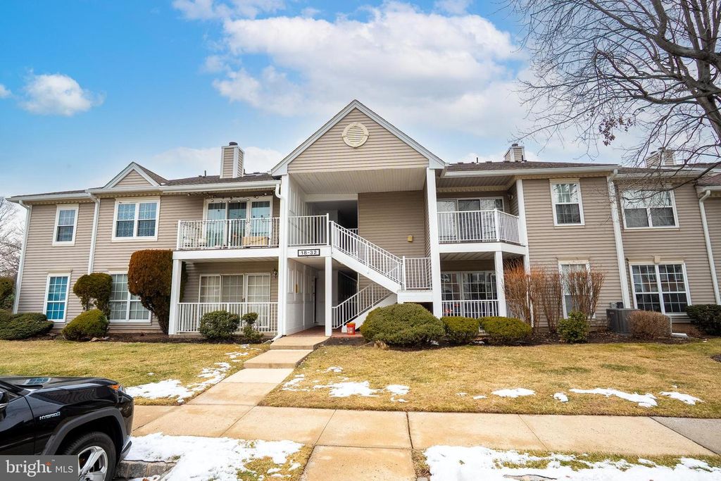 22 AMBERLY CT, Franklin Park, NJ 08823